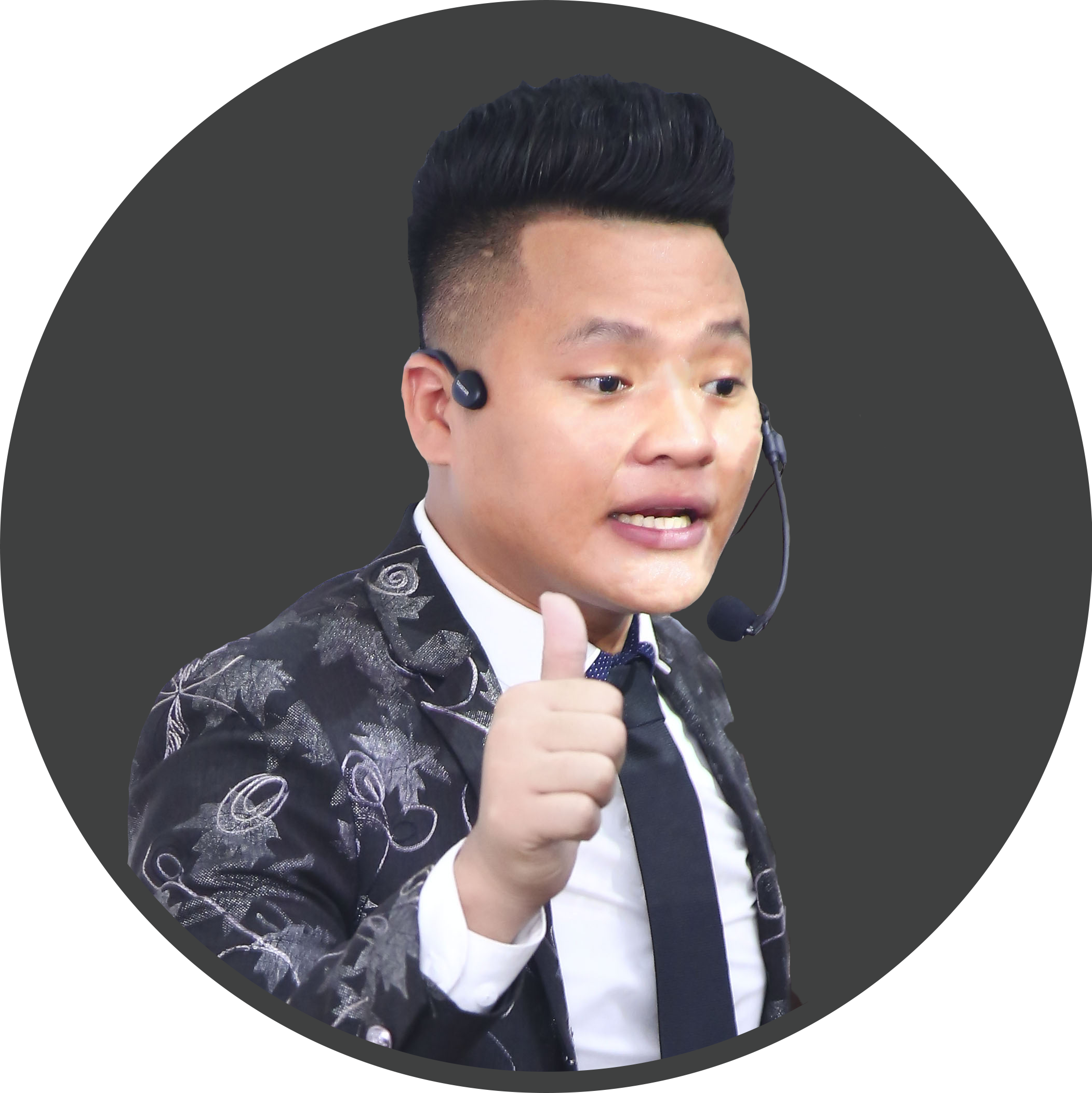 Toni Lâm Tiến